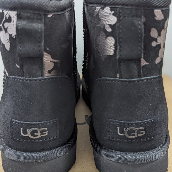 UGG CLASSIC MINI FLORAL FOIL BOOTS-Color BLACK SIZE 7.0 - Picture 5 of 8